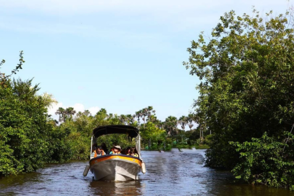 Passeio de barco no rio preguiças, no maranhão